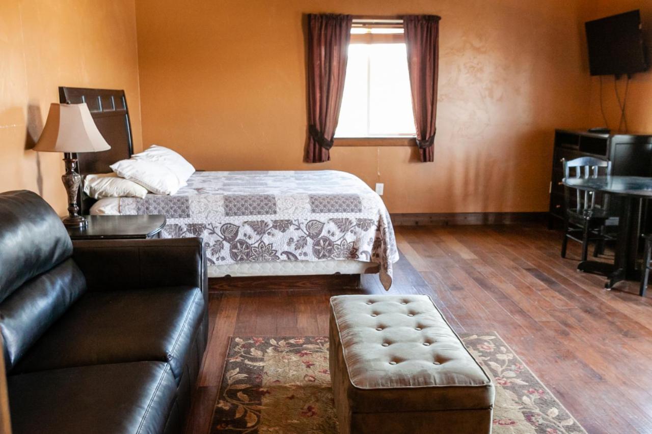 Circle R Motel East Glacier Park Village Esterno foto