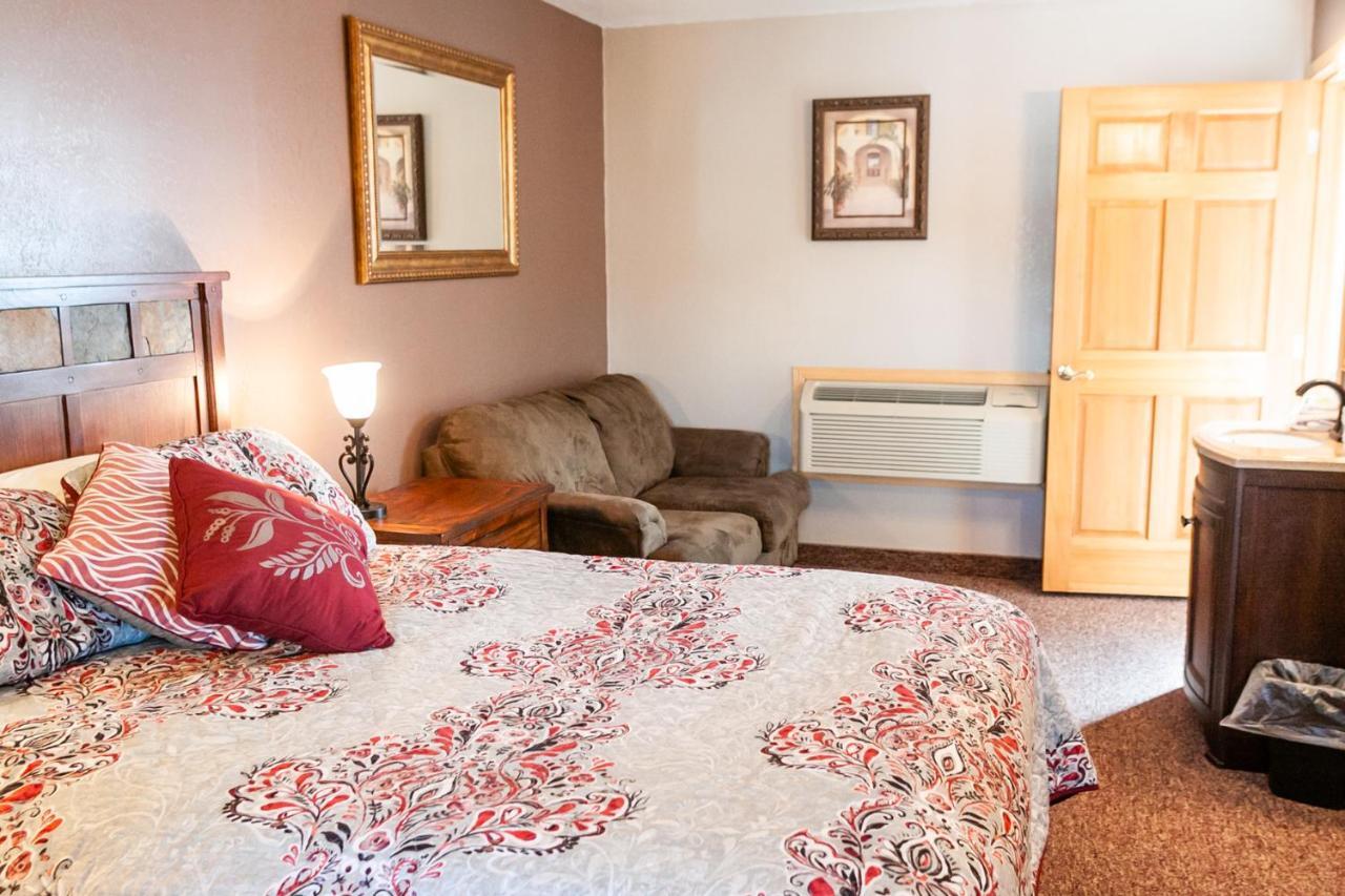 Circle R Motel East Glacier Park Village Esterno foto